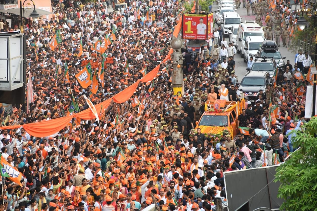 Lok Sabha Election 2024 Live Updates PM Narendra Modi Road Show in Kashi Varanasi News in Hindi