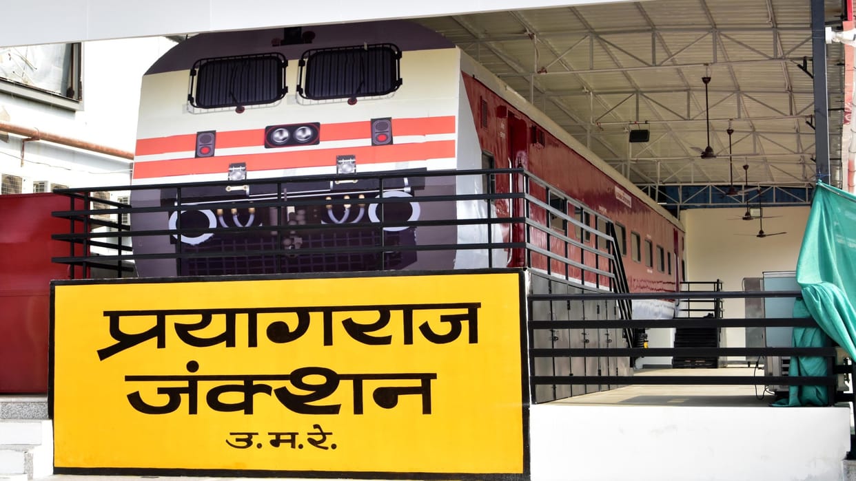 Prayagraj Junction: Rail coach restaurant ready, 56 people will be able to sit together, preparations underway