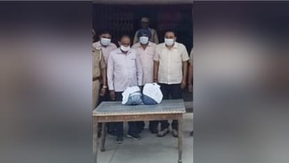 पुलिस की गिरफ्त में शीरा चोरी मामले के आरोपी। स्त्रोत-पुलिस
