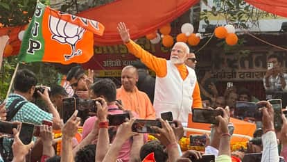 वाराणसी में पीएम मोदी का रोड शो। (फाइल)