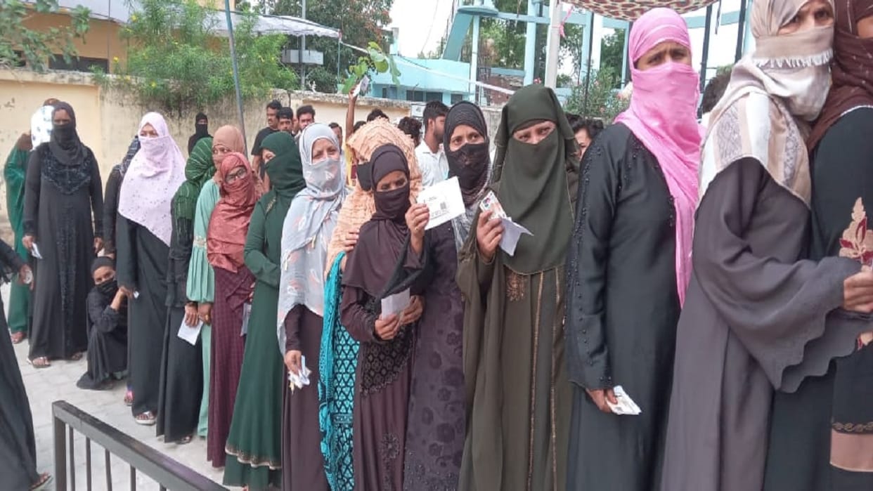 Lok Sabha Election 2024 SP blames police and BJP amid voting in Shahjahanpur