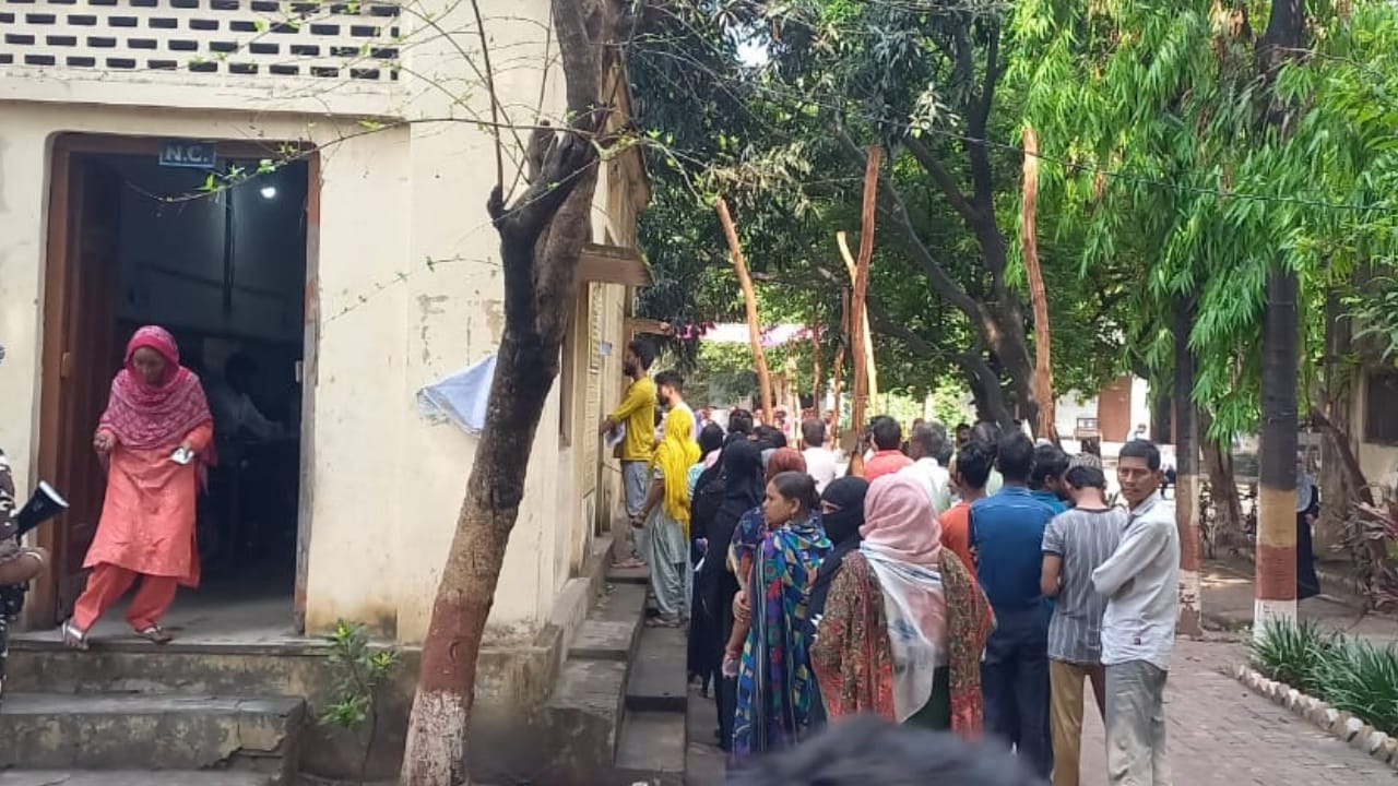 lok sabha election 2024 Voting amid rain in Kheri and Dhaurahra seats