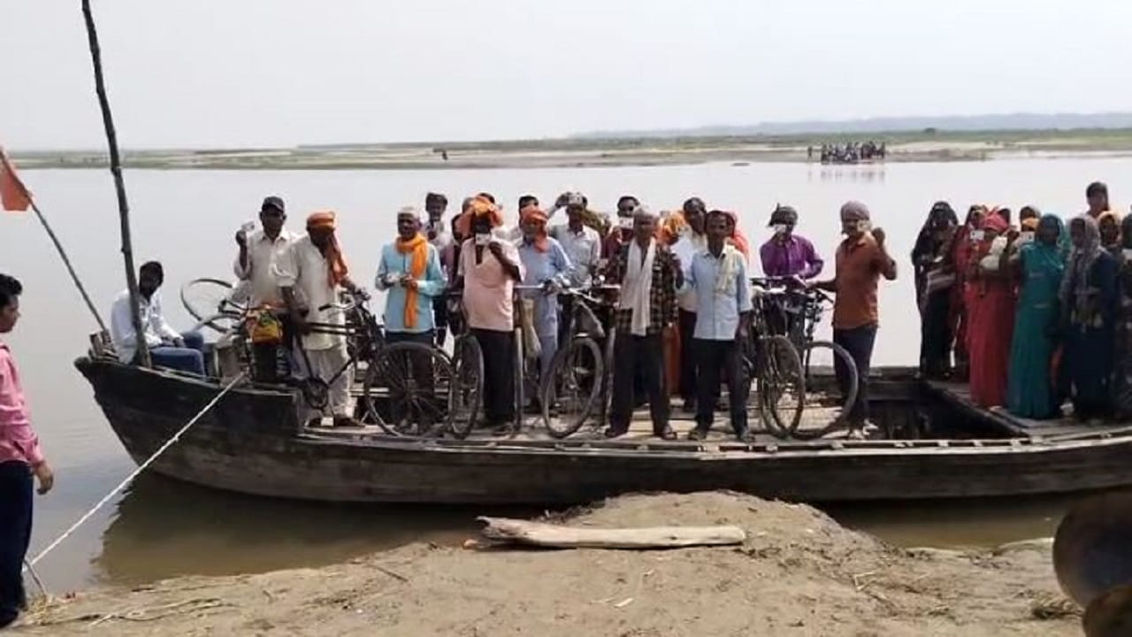 lok sabha election 71 year old voter came to vote riding on horse in lakhimpur kher