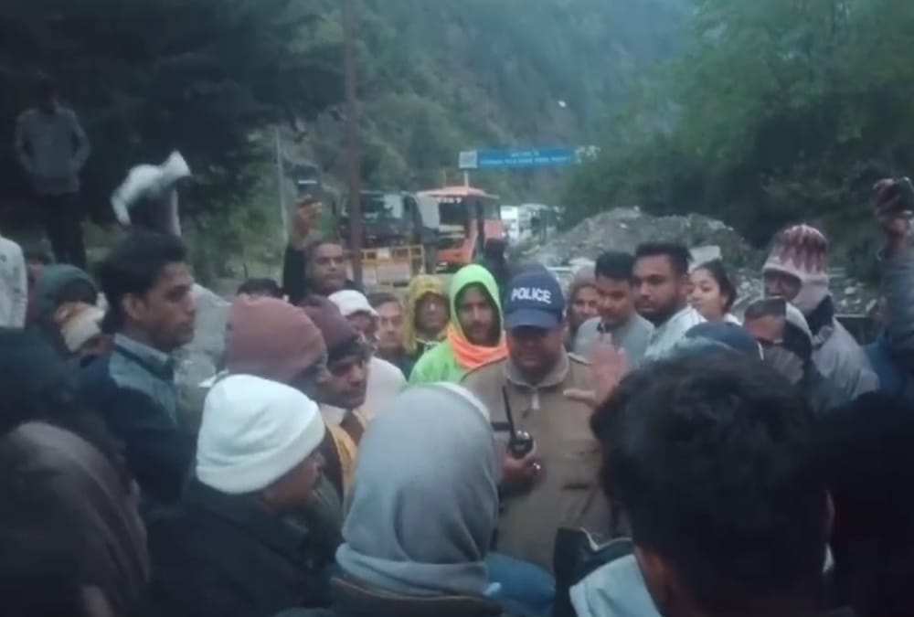 Chardham Yatra 2024 After tirth purohit Gangotri Trade Board protest regarding disturbances uttarakhand