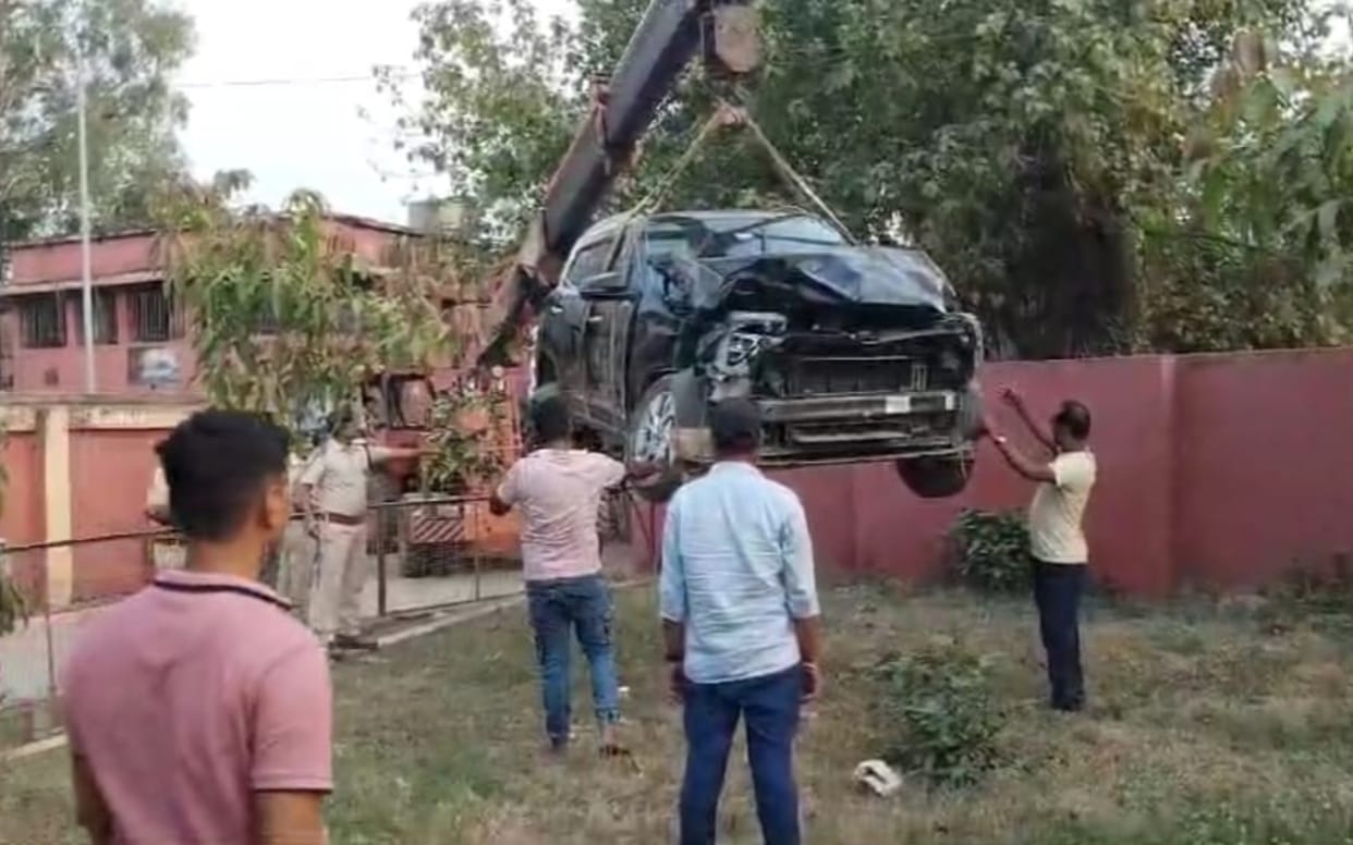 Bihar News : Accident on Gaya-Patna railway section in jahanabad, train hit car at crossing, four injured