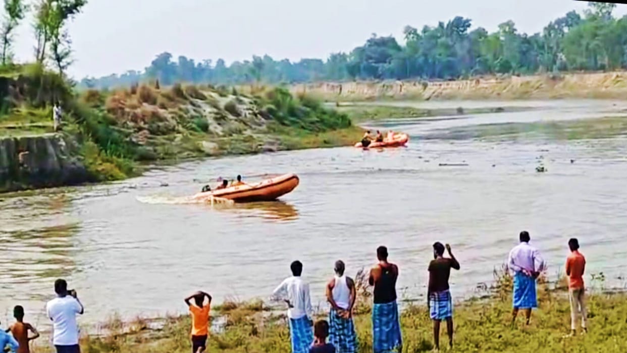 Bihar News: Seven girls drowned while bathing in Sikarhana river in Bettiah; Divers saved five, two died