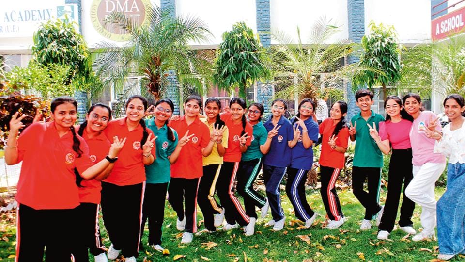 CBSE Result 2024: Daughters raised the flag of success, always stayed away from social media, studied hard