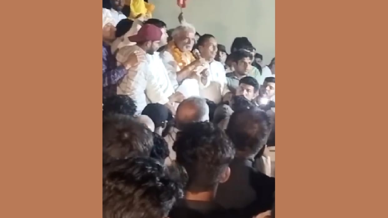 Soldiers and Ratera supporters clashed in meeting of Congress candidate Jaiprakash in Bhiwani