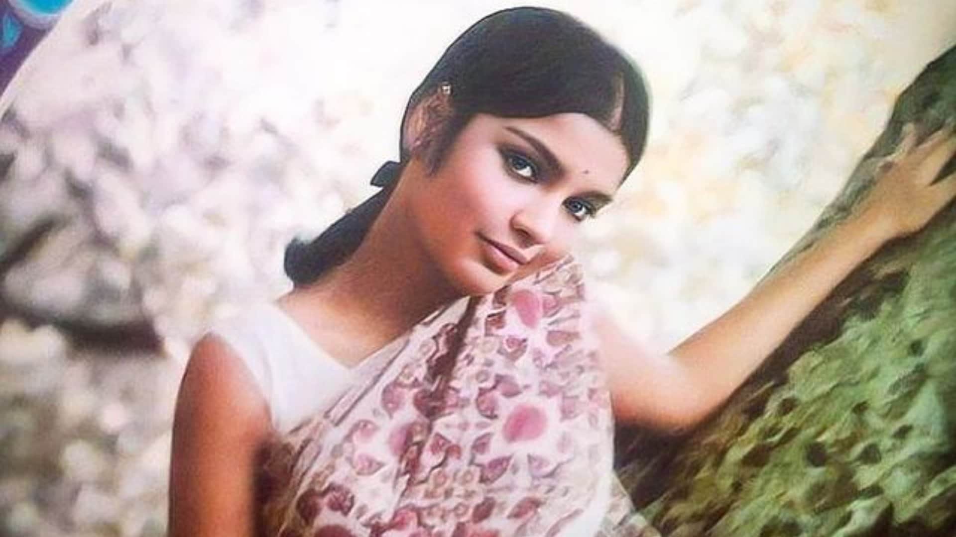 Zeenat Aman shares a throwback pictures with Dimple kapadia Know why she praises actress shares a note