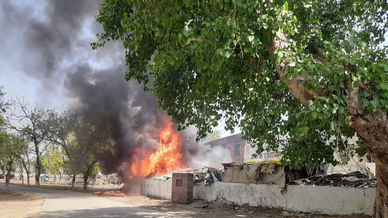 Fire broke out in ten slums in Kurukshetra, controlled by two fire brigade vehicles