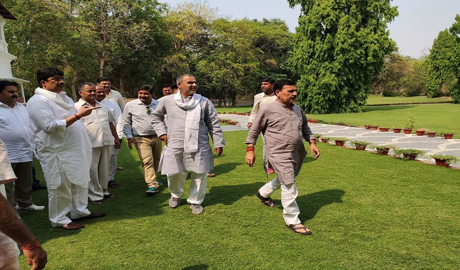 Pratapgarh  Union Ministers Sanjeev Balyan and Vinod Sonkar meet Rajabhaiya