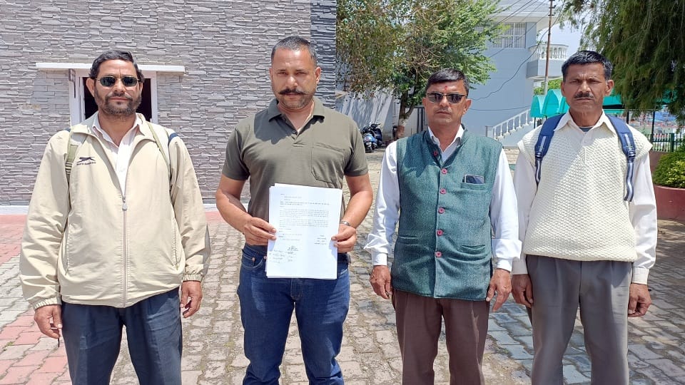 Villagers reached Collectorate demanding investigation into mining operations in Dungra pithoragarh