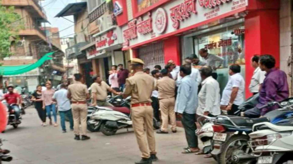 Jodhpur News: DRI team from Delhi seized two jewelery showrooms in Ghodon ke Chowk.