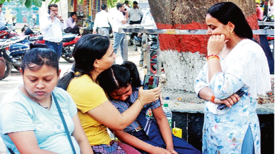 Kundarki Accident: Innocent eyes kept searching for father, kept asking mother wearing school dres