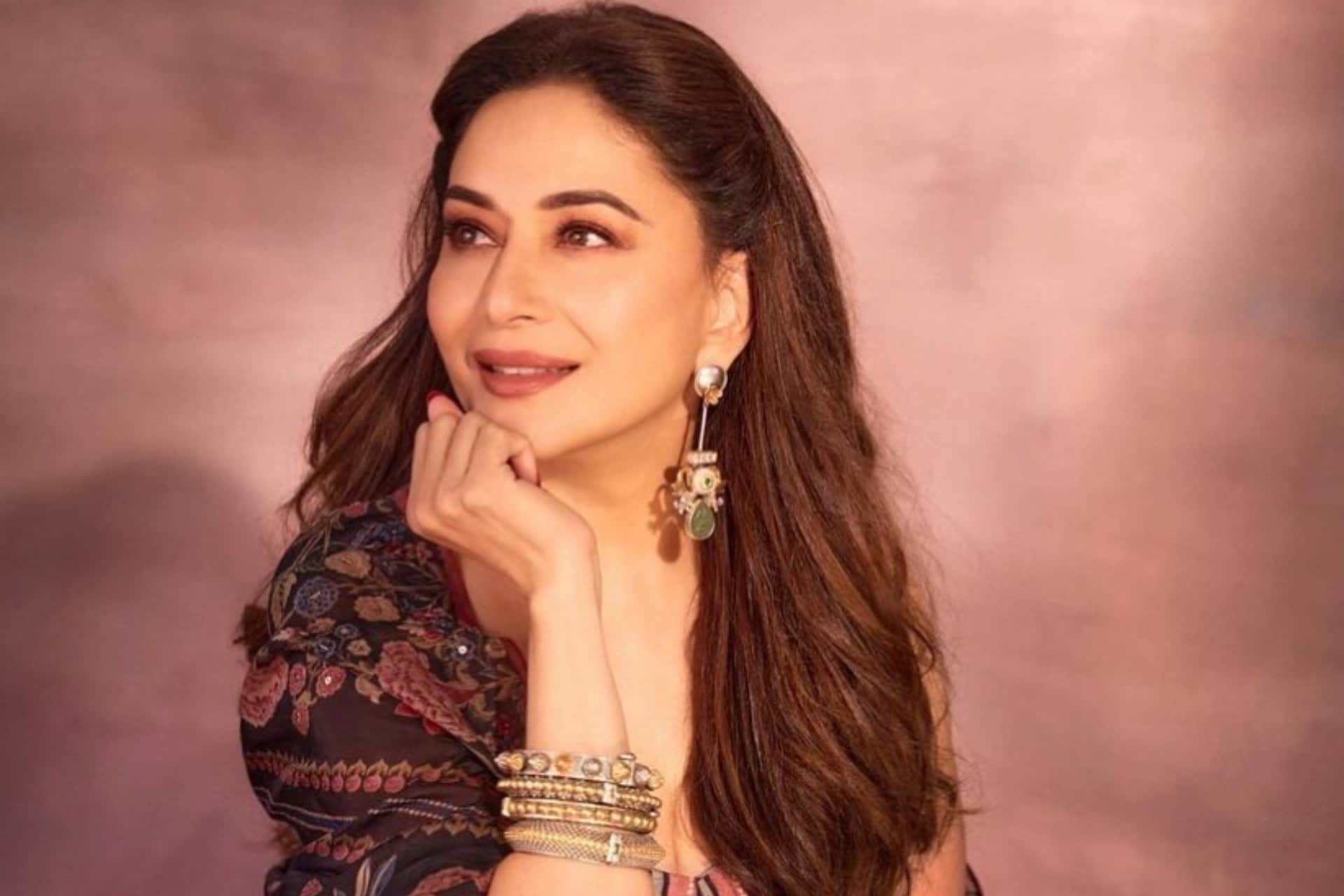 madhuri dixit celebrating her birthday today click here to know top10 films of her saajan hum aapke hain koun