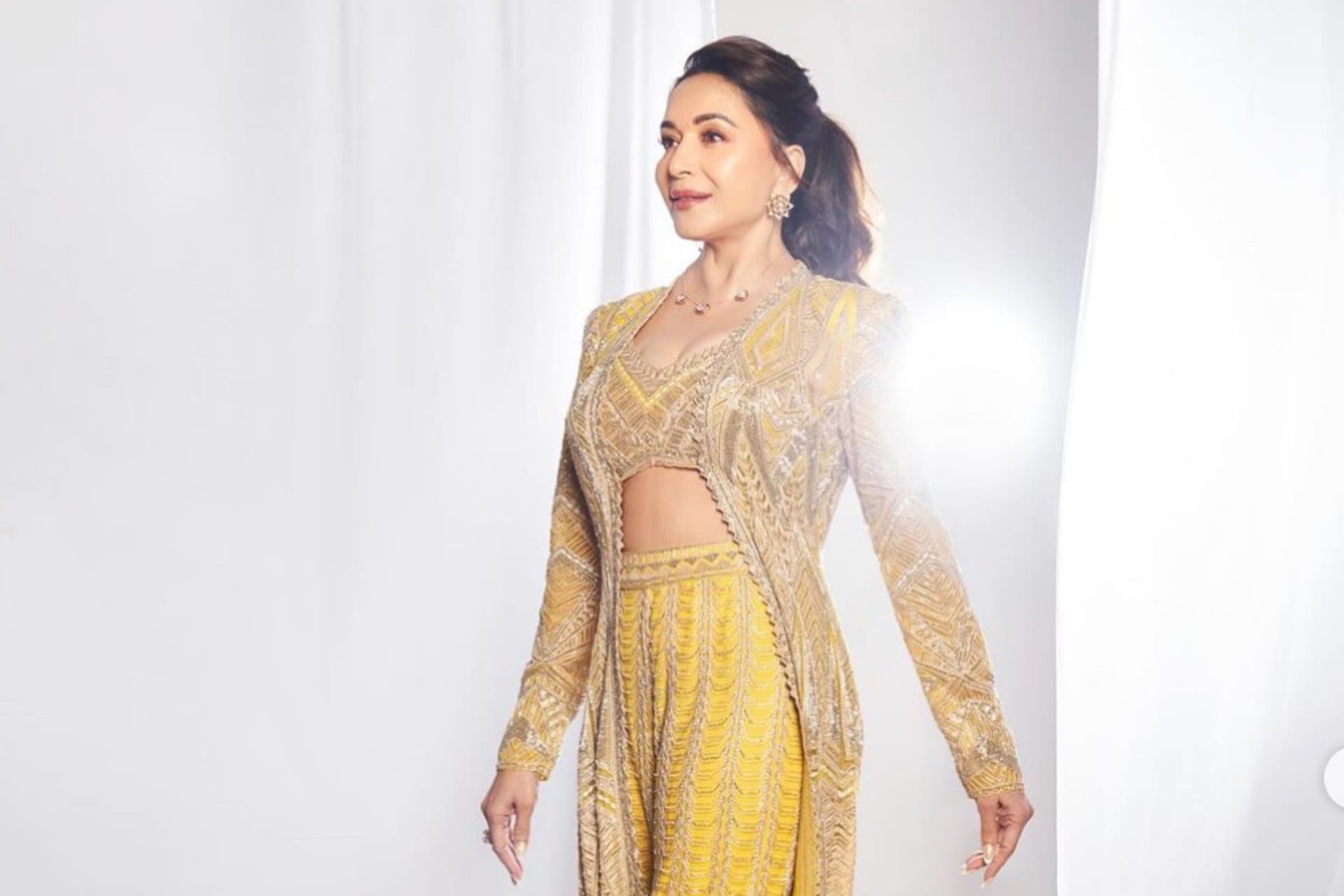 madhuri dixit celebrating her birthday today click here to know top10 films of her saajan hum aapke hain koun