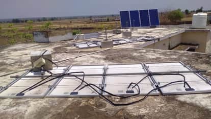 तेज हवा के चलते सोलर लाइट उड़ी