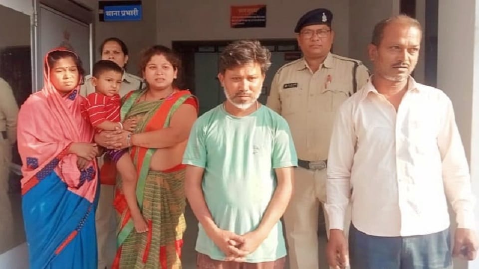 पुलिस की गिरफ्त में आरोपी