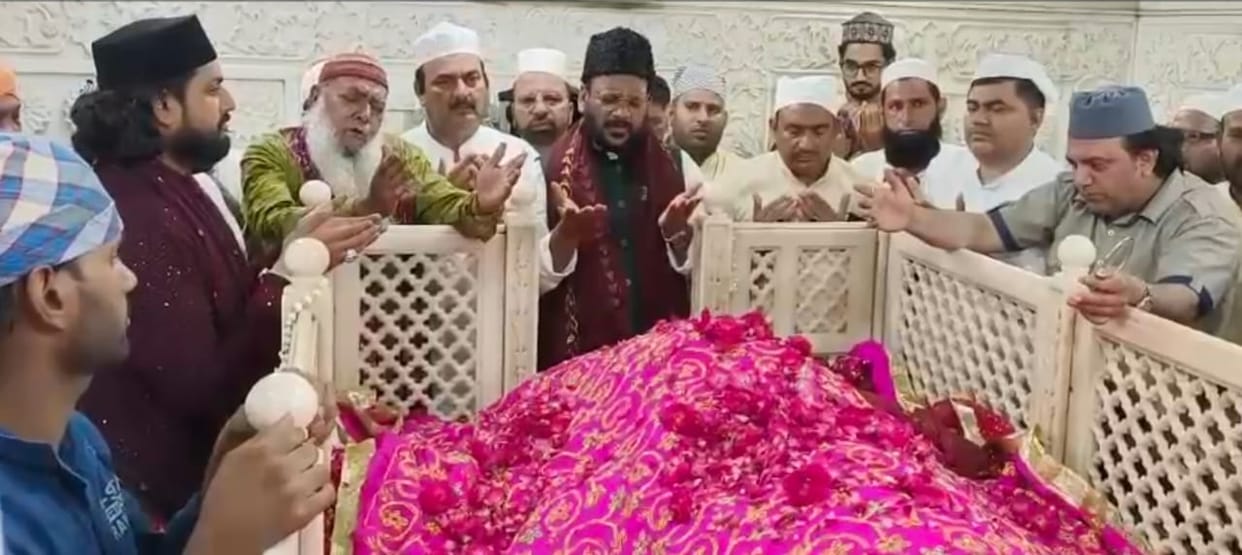 roorkee News Muslims offer prayers at Sabir Saheb Dargah for Narendra Modi wins