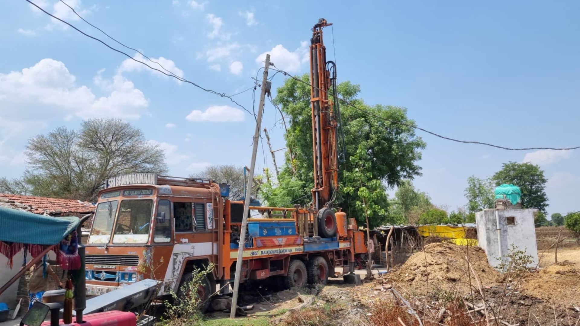 प्रतिबंध के बावजूद भी हो रहा था नलकूप खनन