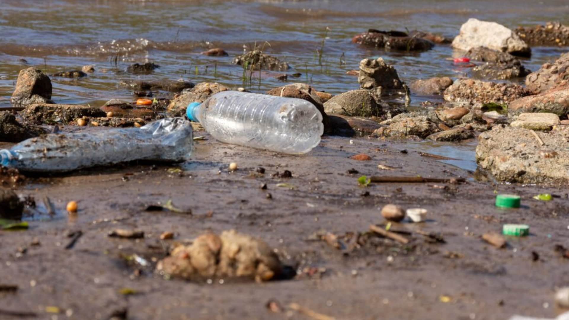 नदियों में प्लास्टिक प्रदूषण