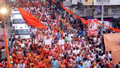 Lok Sabha Election 2024 PM Narendra Modi Road Show Live Report in Varanasi News in Hindi