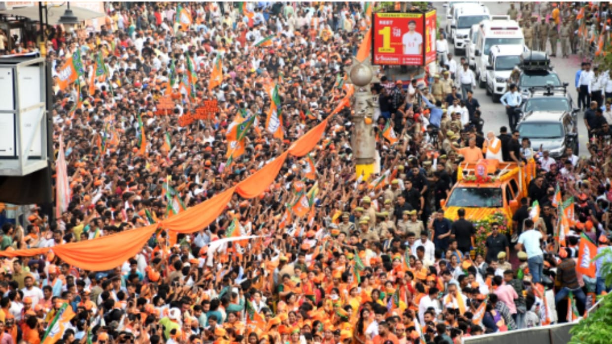 Lok Sabha Election 2024 PM Narendra Modi Road Show Live Report in Varanasi News in Hindi