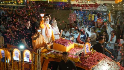 Lok Sabha Election 2024 PM Narendra Modi Road Show Live Report in Varanasi News in Hindi