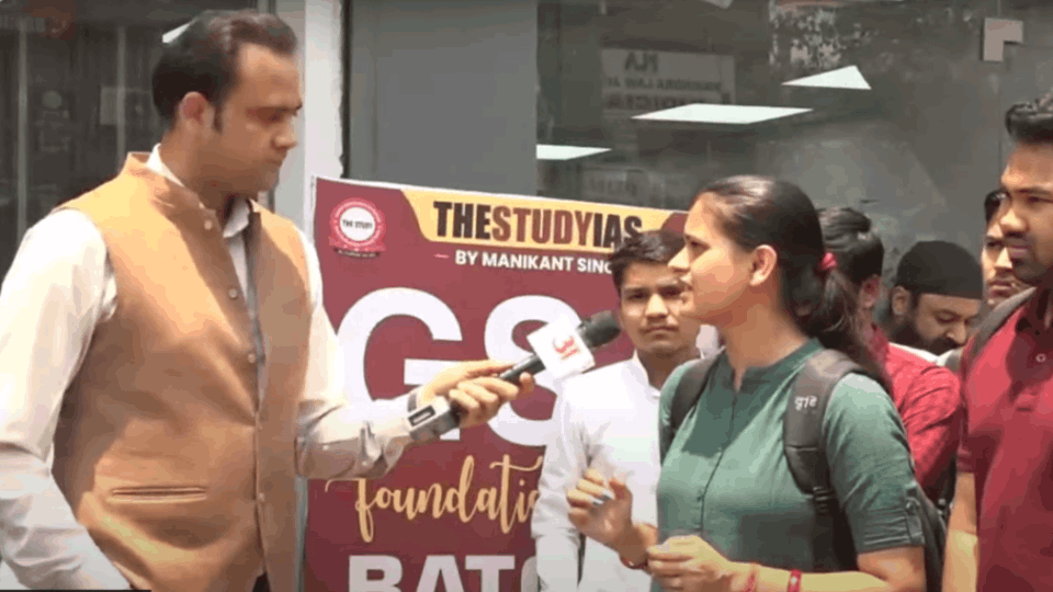 Amar Ujala election chariot Satta Ka Sangram interacted with youth in Mukherjee Nagar