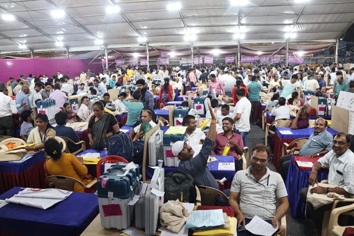 MP Lok Sabha Phase 4th Voting: Indore Lok Sabha Polling Parties Returned To The Stadium By 1.30 Am