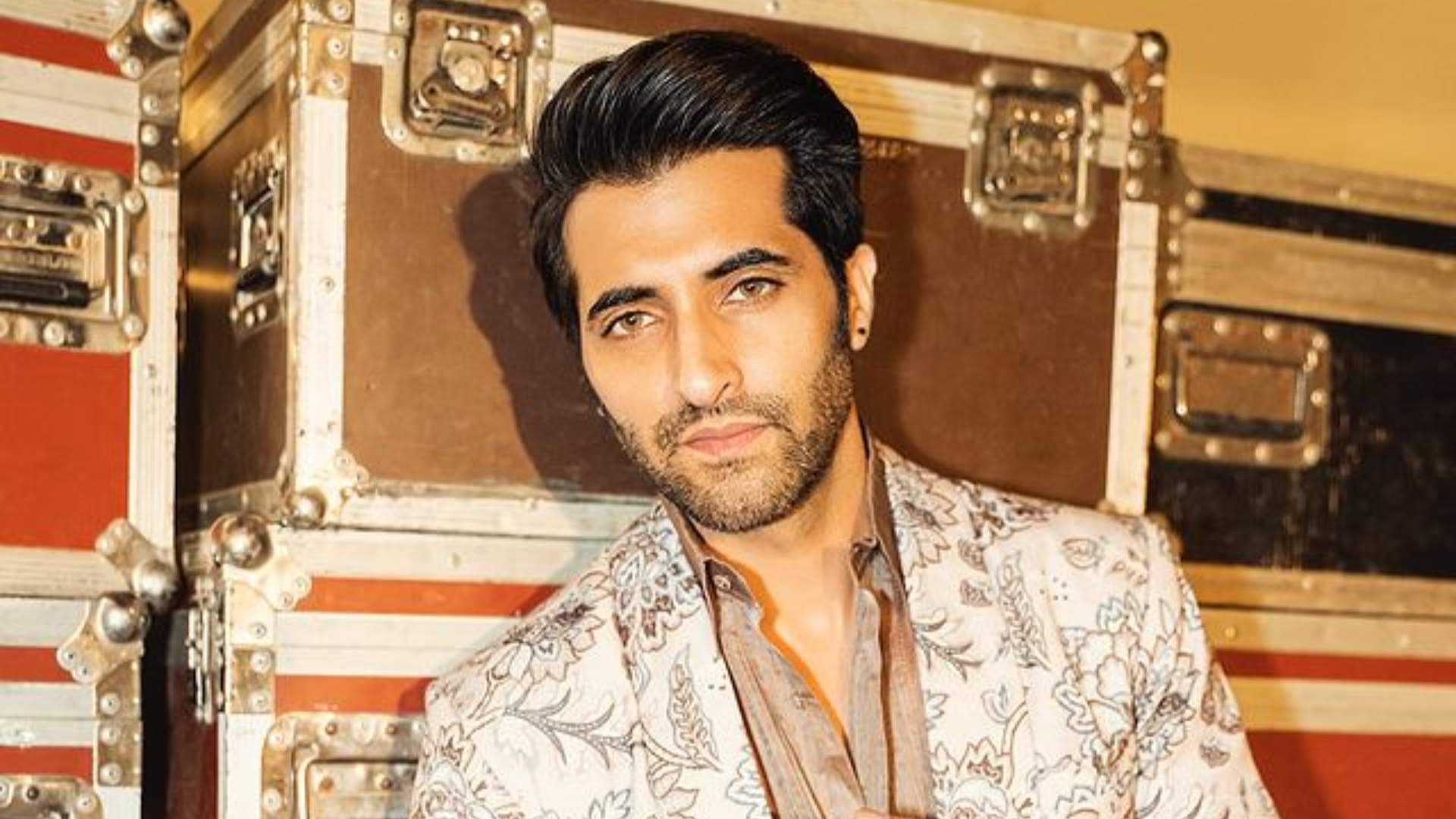 The Broken News 2 Akshay Oberoi is ready to give scenes without clothes says justice be done to character