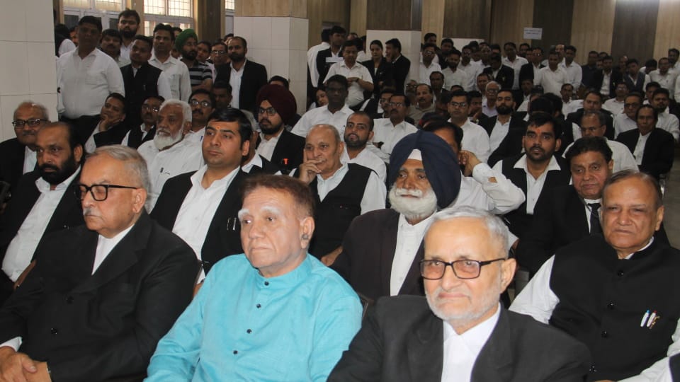 High court Shifting case Garhwal  Advocates will present their side against stay appeal filed in Supreme Court