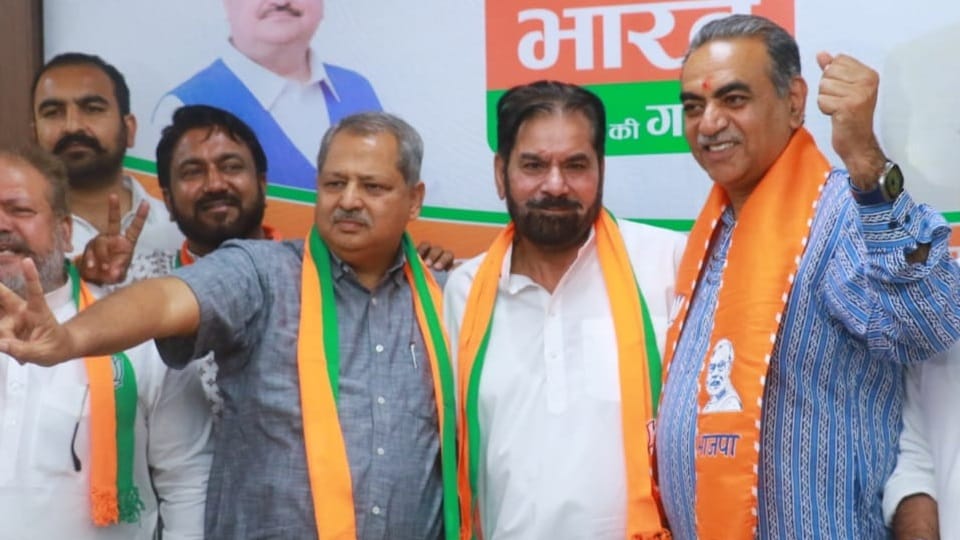 Chandigarh Congress leader Subhash Chawla joins BJP