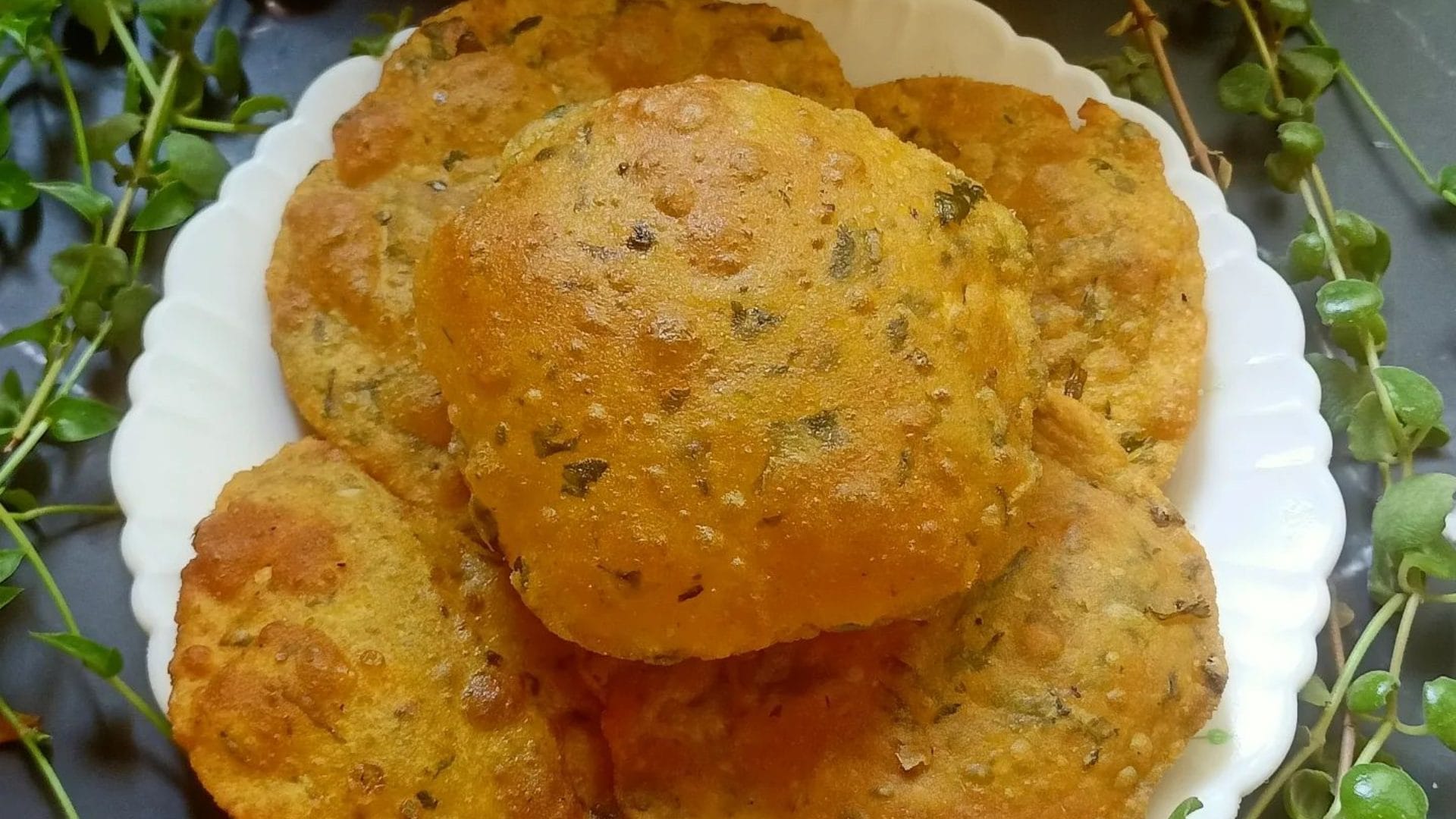 easy Breakfast Recipe in hindi how to make puri and aloo ki sabji at home
