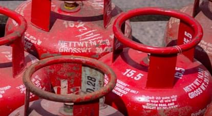 UP: Free gas cylinder for people on Diwali.