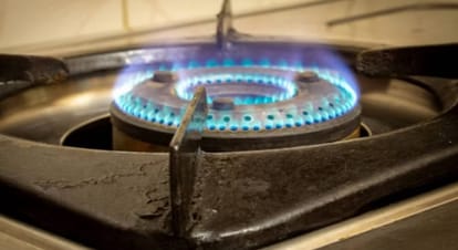 LPG company banned cylinders of 20 agencies of the Gorakhpur division, complaint made on CM portal
