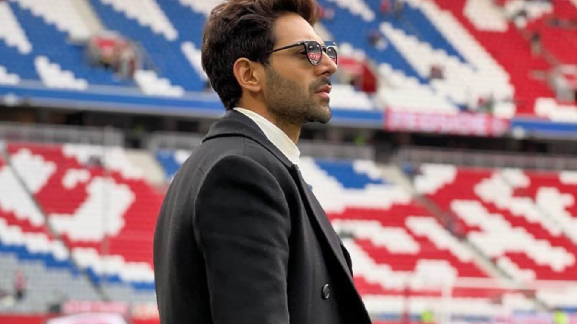 Chandu Champion First Look is revealed kartik aryan shares poster and wrote Champion Aa Raha Hai