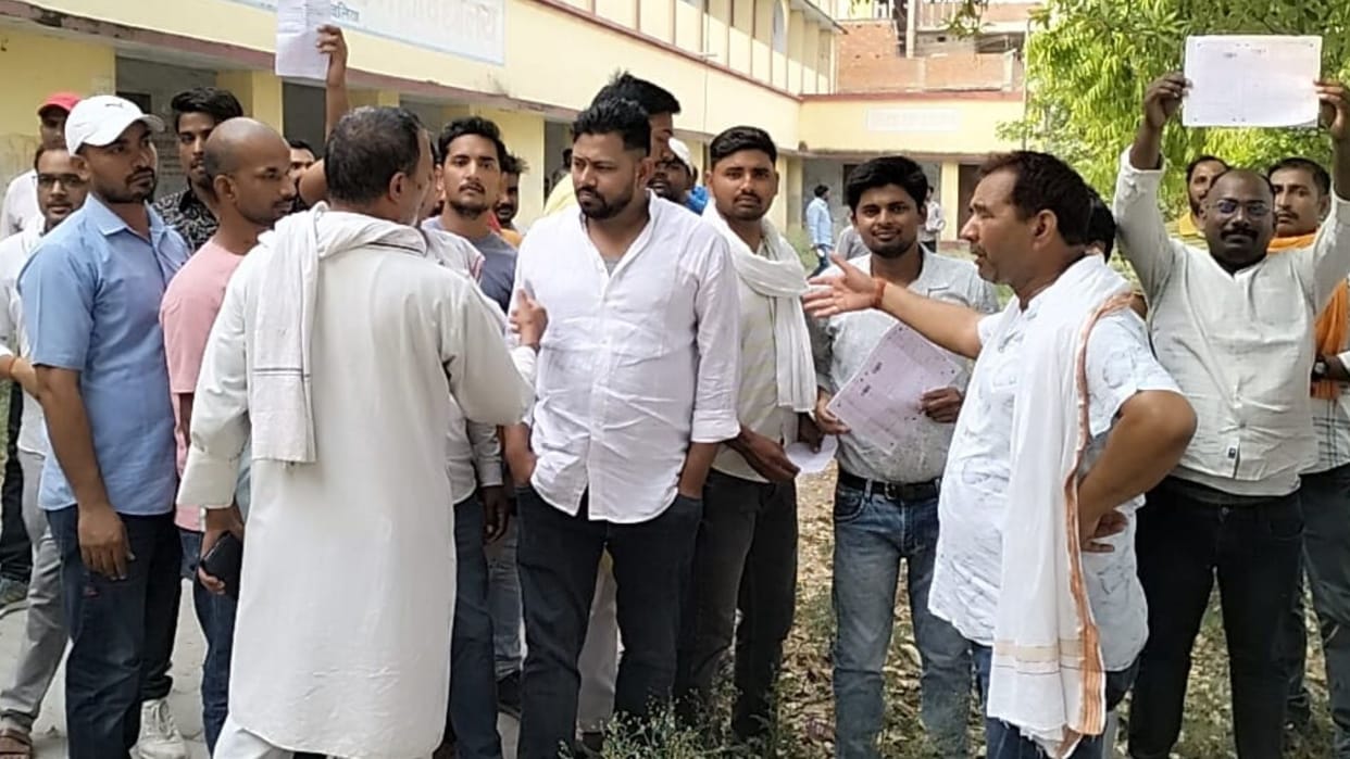 Last year paper given in LLB exam ruckus in Mathura Mahavidyalaya Ballia