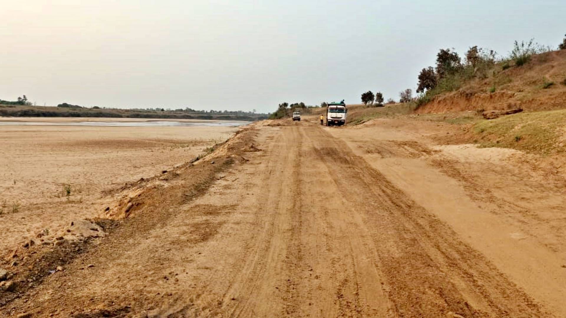 रेत का अवैध खनन