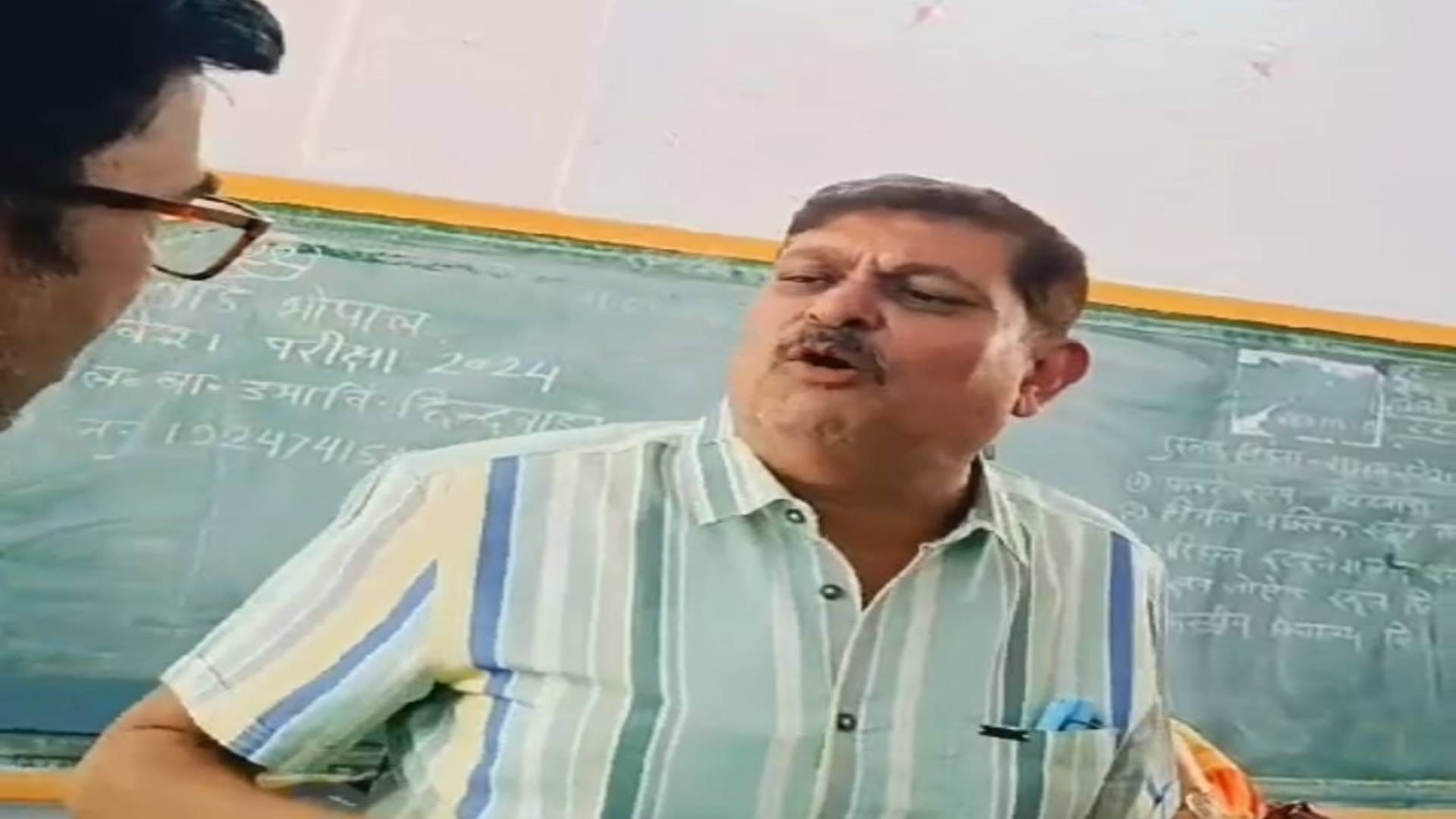 बुक स्टोर संचालक