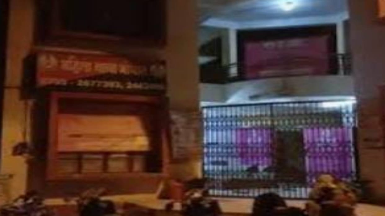 Bhopal Wandering around police station absconding on record Police became careless taking complainant to jail