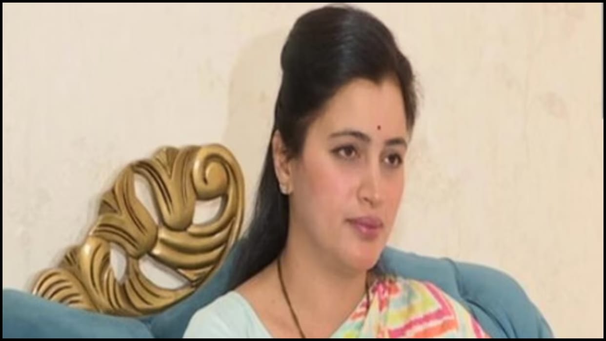 Amravati Municipal Corporation elections Row BJP Candidate Accused Navneet Rana Write to CM Fadnavis