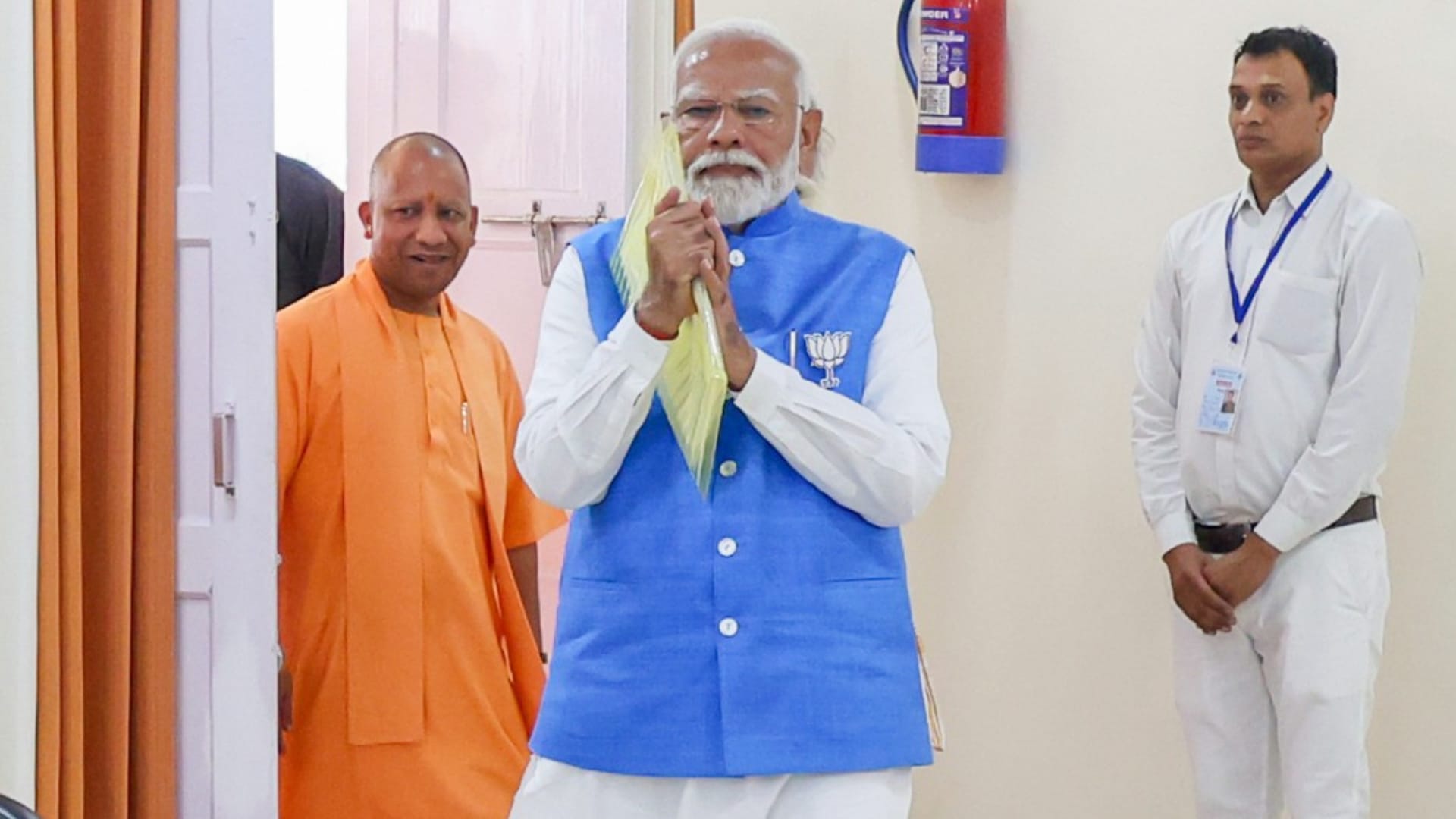 प्रधानमंत्री नरेंद्र मोदी का नामांकन