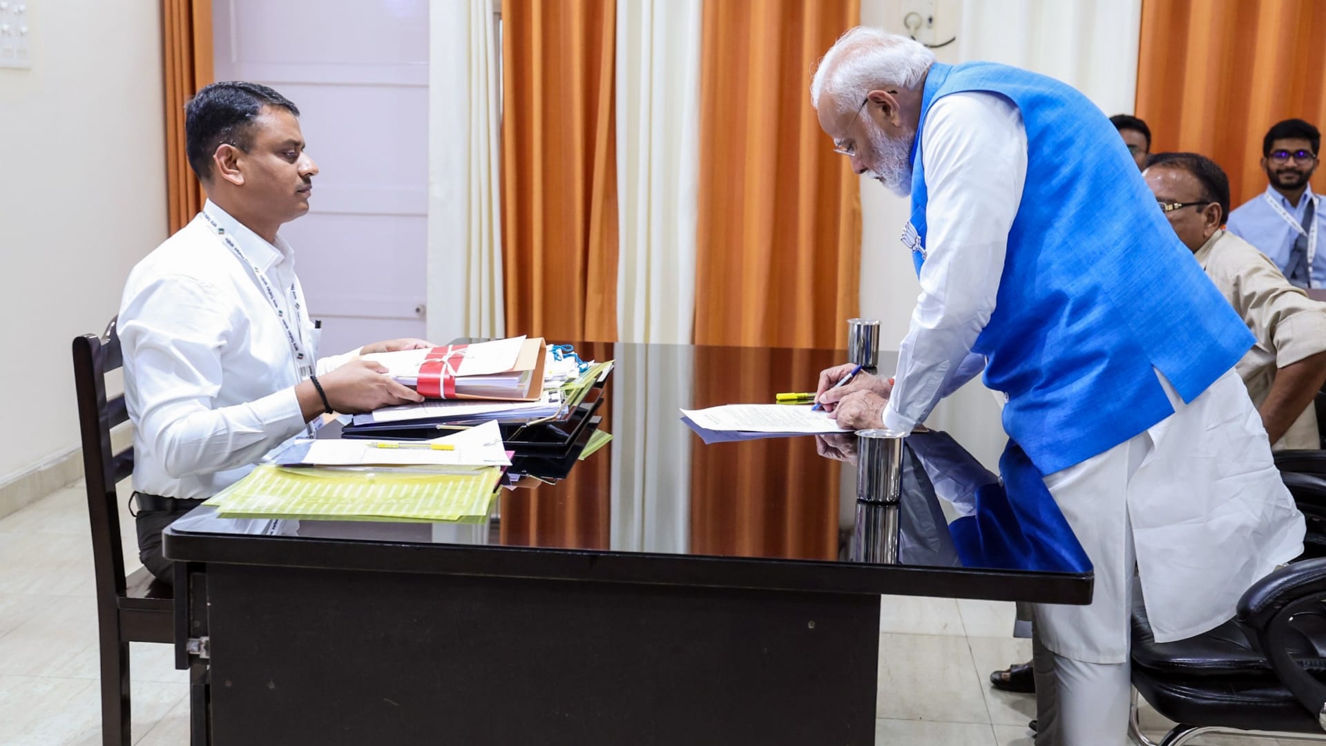 प्रधानमंत्री नरेंद्र मोदी का नामांकन