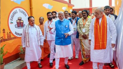 NDA का शक्ति प्रदर्शन: मोदी के नामांकन में गठबंधन के 16 राष्ट्रीय अध्यक्ष, गृहमंत्री और तीन CM रहे मौजूद 26 NDA leaders in PM Modi nomination including 16 national presidents Home Minister Defense Minister three CM