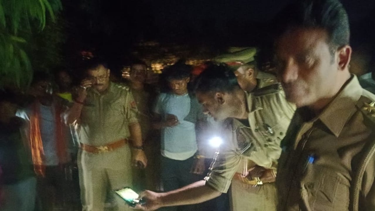 angry people created a jam After the murder of a married woman in Bareilly