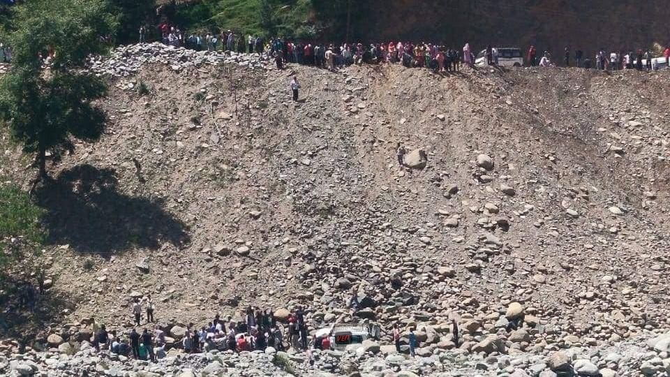 Road accident in Poonch : Vehicle falls into Suran river on Bufliaz Surankote road