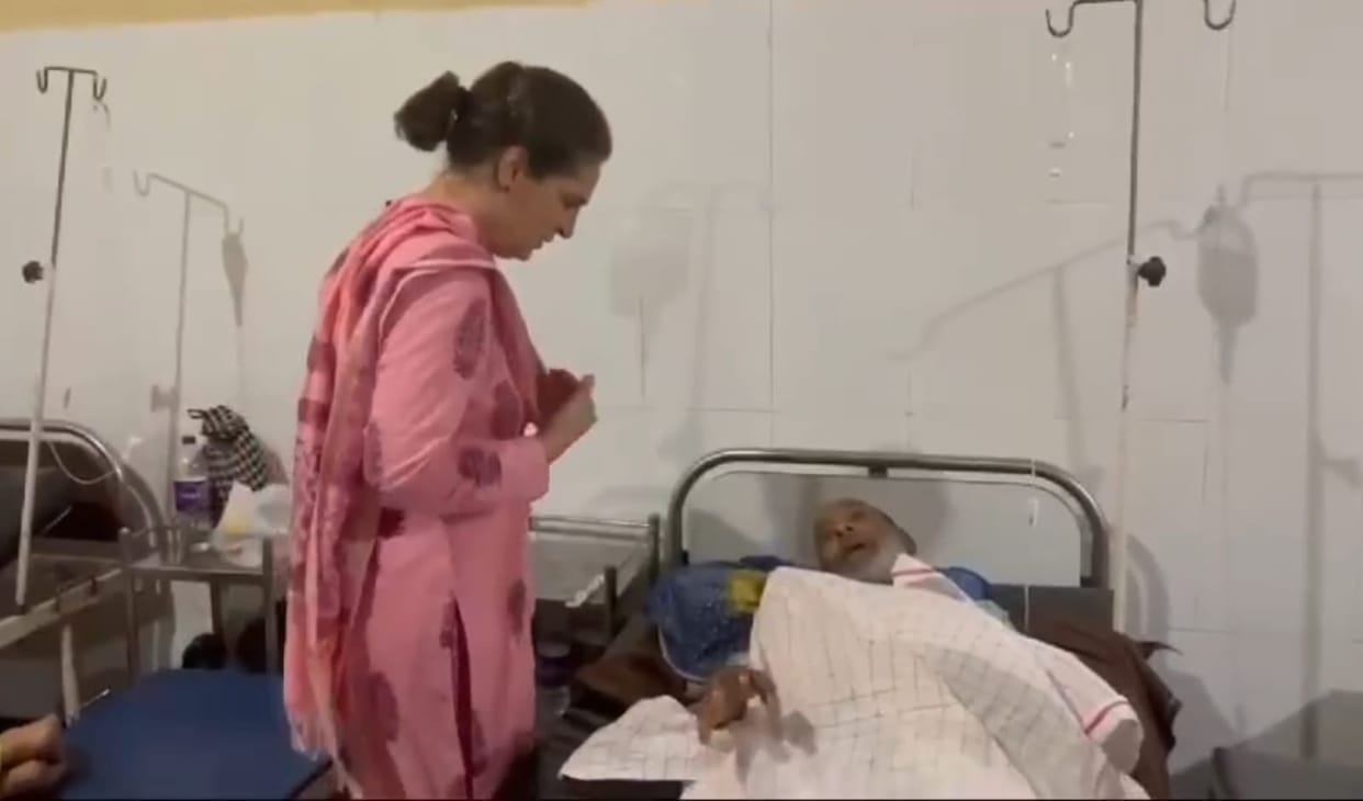 Priyanka Gandhi visits to hospital to see a man got injured in Rahul Gandhi rally.