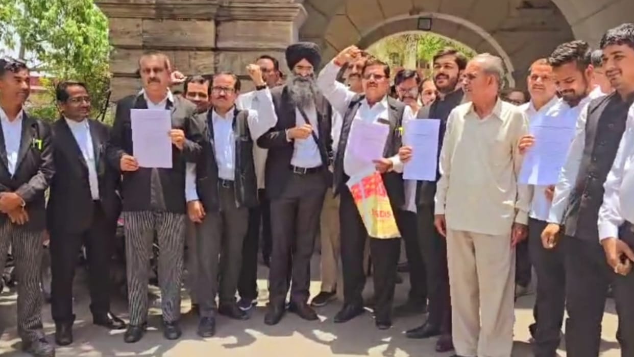 Revenue Board Rajasthan Advocates Association gave a memorandum to the Chief Minister regarding several demand