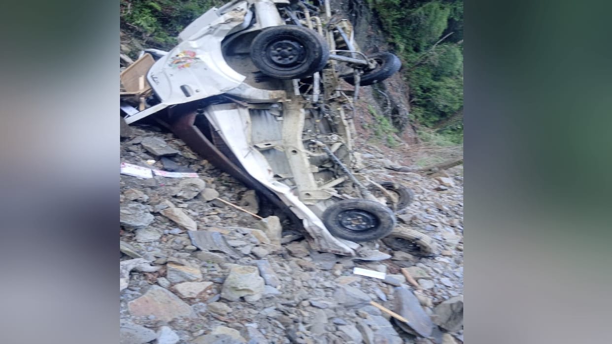 Road Accident: Tempo fell in Thunag's Baglayra drain, one brother dead, another injured